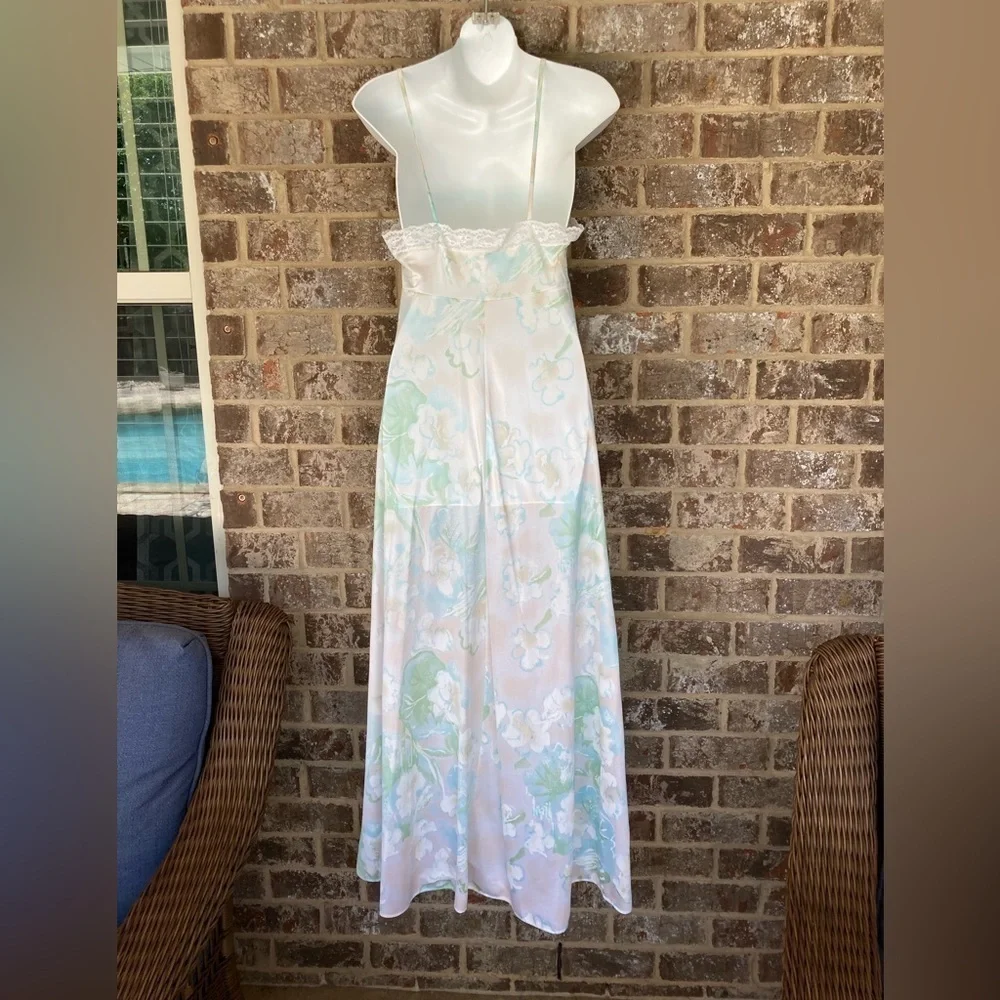 2 Piece Vintage CHEVETTE Nightgown Robe Floral Size M/L ILGWU